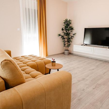 Sunrise View Apartment Oradea Eksteriør billede