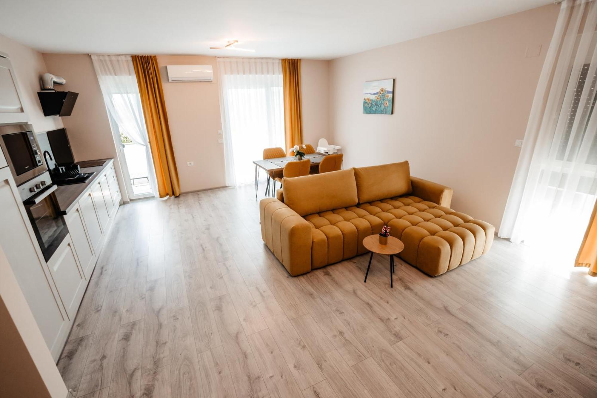 Sunrise View Apartment Oradea Eksteriør billede